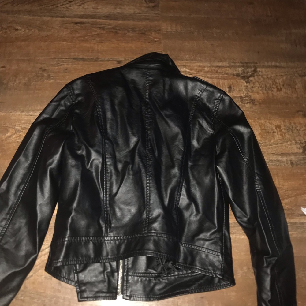leather jacket - Picture 2 of 3